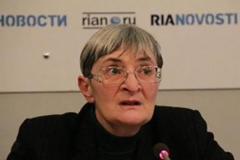 nana-devdariani-saakaSvils-hyavs-fanklubi-rom-uTxras-elton-jons-simRerebs-me-vuwerdio-daijereben