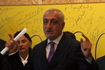 daviT-zardiaSvili-aris-xazaraZeSi-raRac-did--yvaryariseburi