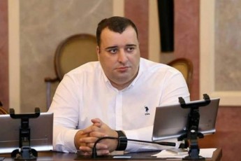 uxerxulia-politikosoba-gsurdes-da-gvaramias-partniorobas-vin-Civis-misi-feik-propagandis-ruporad-yofnaze-awerde-xels