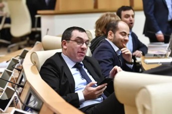parlamentis-sxdomaze-simon-nozaZes-giga-bokeriam-sabWoTa-uSiSroebis-yofili-polkovniki-uwoda-rasac-dapirispireba-mohyva