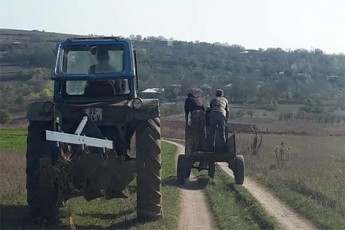 atocis-mcxovrebi-sofelSi-realurad-sxva-viTarebaa---CavrTavT-televizors-da-iseT-gancxadebebs-vismenT-TiTqos-atocze-ki-ara-sxva-adgilzea-laparaki