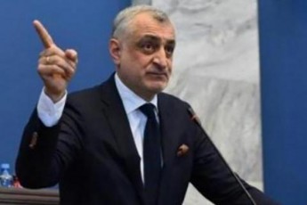 xazaraZis-advokatebi-muqaris-werilis-dedans-prokuraturas-dRes-gadascemen