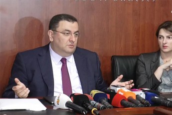 zviad-korZaZe-piri-romelmac-mamuka-xazaraZes-muqaris-werili-gadasca-mzadaa-gamoZiebis-dawyebisTanave-Cveneba-misces