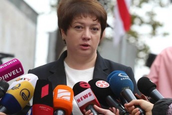 maia-cqitiSvili-anakliis-ports-ar-sWirdeba-kidev-erTi-performansi-da-parlamentSi-Sexvedra