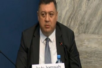 ori-deputati-vis-kiTxvebsac-paata-silagaZem-ar-upasuxa-ris-Semdeg-sxdomaTa-darbazidan-misi-gaZeveba-moiTxoves