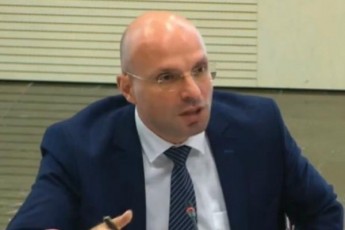 TadumaZe-diplomis-skandalze-vimeoreb-am-politikur-bodvaze-met-komentars-ar-gavakeTeb