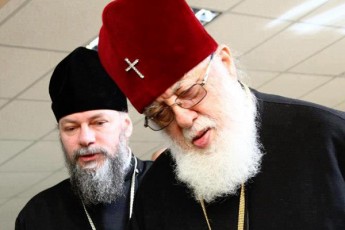 ers-hyavs-pidarastiiT-da-mamaTmavlobis-codviT-Sepyobili-Tavmjdomare---mama-petrem-patriarqi-igulisxma