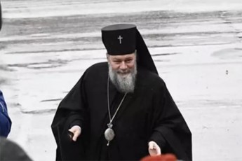 manana-iaSvili-erT-erT-episkopos-wamocda-rom-petres-sinodaluri-mmarTvelobis-damkvidreba-surda-saqarTveloSi-sinodaluri-mmarTveloba-ki-zustad-rusuli-narativi-da-ocnebaa