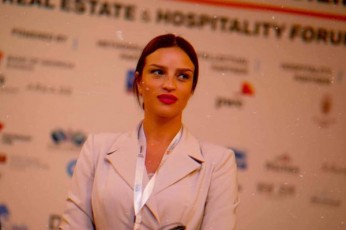 nuca-xidirbegaSvili--girCevT-Tavi-aaridoT-Tbilisi-centralSi-reklamis-ganTavsebas-radganac-SeiZleba-mamuka-xazaraZis-partiul-winsvlas-SeuwyoT-xeli-Tqven-bizness-ki-mxolod-daazaralebT