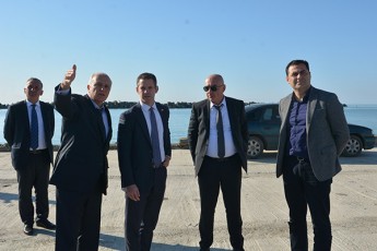 foTis-porti-amerikelma-kongresmenebma-daaTvalieres