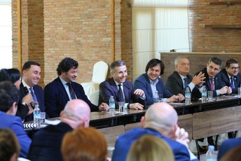 biZina-ivaniSvili-Tbilisis-saolqo-organizaciebis-xelmZRvanelebsa-da-warmomadgenlebs-Sexvda