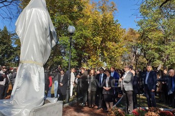 vaxtang-cagareli-guramiSvilis-saxelobis-skveris-gaSenebisTvis-fondma-qarTum-milion-laramde-daxarja