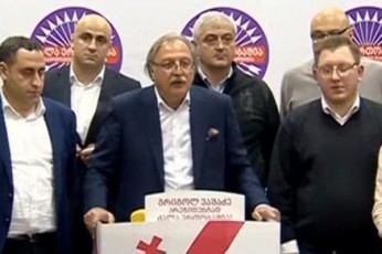 gaerTianebuli-opozicia-erT-partiad-yalibdeba-da-erTian-sias-amzadebs