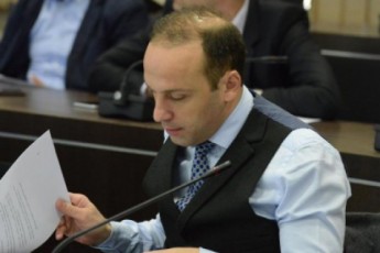 levan-gogiCaiSvili-avanscenaze-ew-gambedavi-maJoritarebis-gamoCena-aris-mistika-da-zRapari