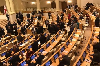 parlamentma-proporciul-saarCevno-sistemaze-gadasvlasTan-dakavSirebuli-sakonstitucio-cvlilebebi-kenWisyraze-Caagdo