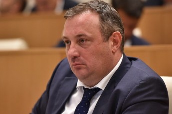 akaki-zoiZe-garkveuli-pauza-mWirdeba
