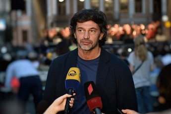 wlebia-viyavi-misi-madlieri-amieridan-viqnebi-ormagad-aRfrTovanebuli-misiT--muSaobs-yvela-struqtura-rom-batoni-vaJa-rac-SeiZleba-male-dabrundes-saxlSi