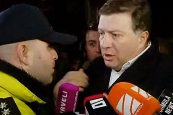 incindenti-parlamentTan---policiam-aqciis-monawileebs-qviSis-mitanis-ufleba-ar-misca