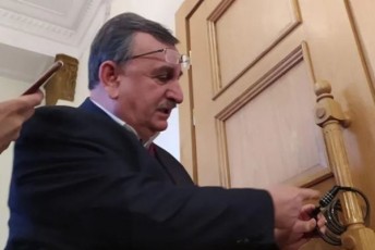 gindaT-boqlomebis-omi-miiRebT---gociriZem-sxdomaTa-darbazi-daaboqloma