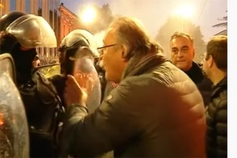 gia-volski--amerikeli-policieli-ver-warmomidgenia-romelsac-farsa-da-TavSi-urtyamen-rac-ulvaSebianma-vaSaZem-gaakeTa