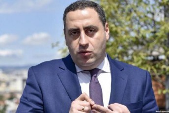 giorgi-vaSaZe-xelisufleba-romelic-Tavisi-Zalis-demonstrirebas-sakuTar-xalxze-akeTebs-is-xelisufleba-damarcxebulia