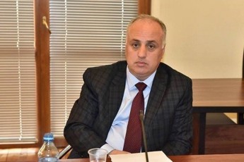 kurieris-informaciiT-maJoritarTa-nawili-am-wuTebSi-xundaZis-kabinetSi-TaTbirobs