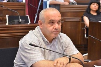 koba-lursmanaSvili--gigi-ugulavas-gaSlili-xelebi-da-mkacri-toni-SemaSinebs-Tu-daviT-baqraZis-reitinguloba