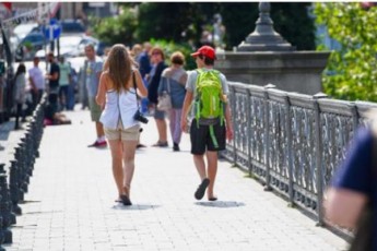 saprotesto-aqciebis-gamo-turistebi-rusTavelze-mdebare-sastumroebs-toveben