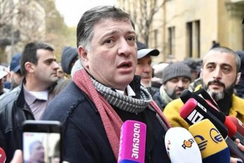 gigi-ugulava-es-parlamenti-Rirsia-imsaxurebs-da-iRebs-imas-rom-moZravi-rkinis-RobeebiT-arsebobdes-mTeli-samTavrobo-kvartali-getod-aqcies