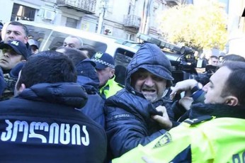 erovnul-biblioTekasTan-morigi-fizikuri-dapirispireba-moxda