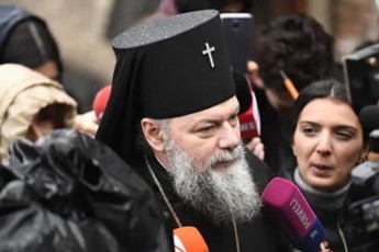 meufe-petre-caava-axali-skandalisTvis-emzadeba-da-onlain-gamocemas-afuZnebs