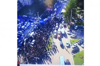 saprotesto-aqcia-Tu-qelexi--32-ma-partiam-quTaisSi-samasamde-rCeuli-miSisti-Camoatara-video