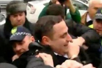 policielebma-vaSaZe-CalagaSvili-da-TevdoraZe-daakaves