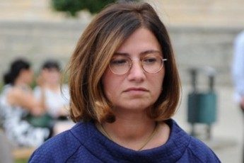 irma-nadiraSvili-parlamentSi-damdgar-sunze-pasuxismgeblobas-ar-viReb