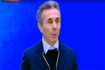 biZina-ivaniSvili-vinc-okupacia-gaaforma---swored-man-moirgo-patriotis-mantia