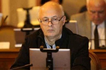 deputatis-bodiSma-gaWra---Tbilisis-sakrebuloSi-erekle-kuxianiZis-sakiTxs-aRar-ganixilaven