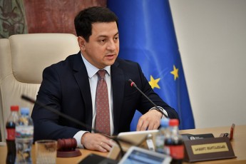 arCil-TalakvaZe-yvelaze-mTavari-trolebi-jer-kidev-rCebian-qveyanaSi-gamodian-aqciebze-da-dakavebulebi-arian-realobis-gadakeTebiT