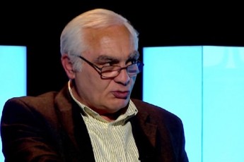 daviT-zardiaSvili-hibridul-mters-swored-utifroba-amxels-da-Rupavs-presa-ge-da-nacoba-amis-klasikuri-magaliTia