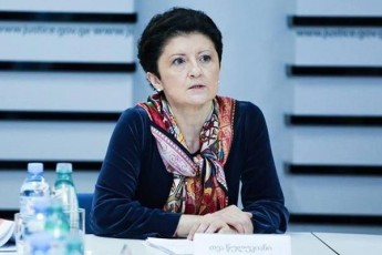 Tea-wulukiani-me-vyofilvar-opoziciis-mxridan-feisbuqze-amgvari-trolebis-msxverpli