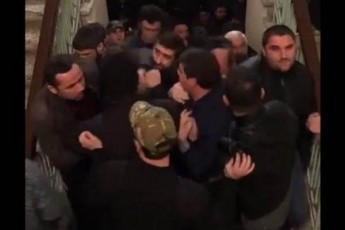 areuloba-gagraSi---moqalaqeebi-ew-meriis-SenobaSi-SeiWrnen