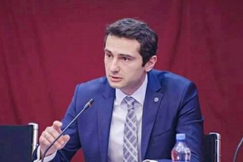 kaxaber-kuWava-imis-Tqma-rom-Tu-vinme-opozicias-akritikebs-es-aucileblad-xelisuflebis-mxridan-modis-arasworia