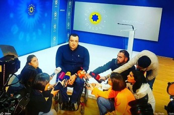 rati-ionaTamiSvili-nacionalebs-mimarTavs-ori-dRea-nacebis-botebis-qarxana-gansakuTrebulad-uRirsi-da-uzneo-meTodebiT-mebrZvis-foto