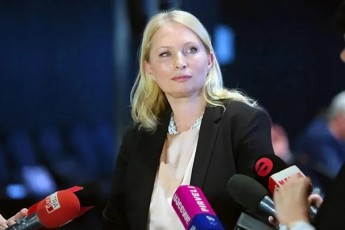 naTia-Turnava-me-piradad-didi-kiTxvis-niSani-maqvs-ramdenad-aqvs-arsebul-investors-resursi-rom-anakliis-portis-proeqtSi-darCes