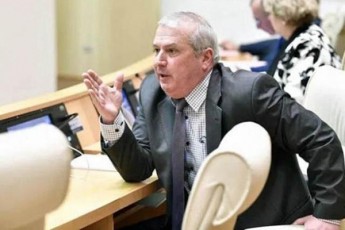 ocnebis-deputati-gaiareT-hipermarketebSi-bazarSi-ver-gaivliT-Tu-xalxs-uWirs-bazarSi-ver-Seva