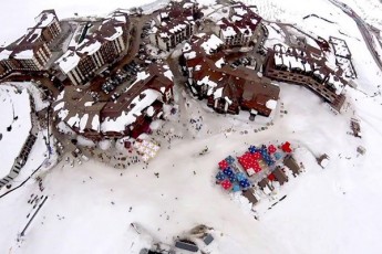 turistebi-zamTris-kurortebs-toveben
