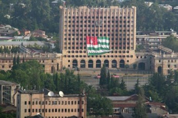 okupirebul-afxazeTSi-protesti-dasrulda--ew-opozicia-procesSi-kremlis-Carevas-ar-malavs