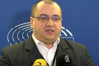 kristian-tereSi-Tqven-gyavT-sxvadasxva-politikuri-partiebi--maT-aqvT-gansxvavebuli-mosazrebebi-da-es-amtkicebs--rom-TqvenTan-demokratiaa