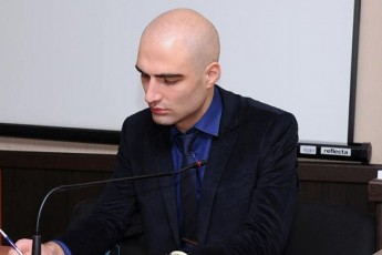 tariel-kakabaZe-nacvlad-imisa-rom-kalandiebma-bodiSi-moixadon-daviT-saraliZes-zaza-saraliZes-giorgi-janaSias-ojaxs-Seuracxyofas-ayeneben