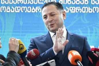 vaxtang-gomelauri-levan-izorias-Zmaze-kita-izoria-policiels-eubneba-formas-gagxdiT---es-ar-aris-danaSauli-uaresebi-xdeba