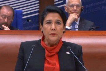 ukrainuli-media-salome-zurabiSvilma-saparlamento-asambleaze-ruseTis-dasjaze-saubars-Tavi-aarida